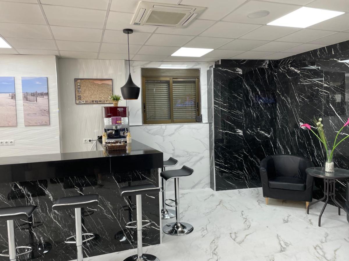 Hostal Boutique Bbb Auto Check In Бенідорм Екстер'єр фото