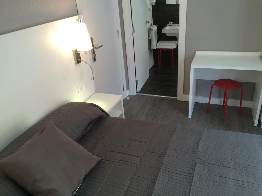 Hostal Boutique Bbb Auto Check In Бенідорм Екстер'єр фото