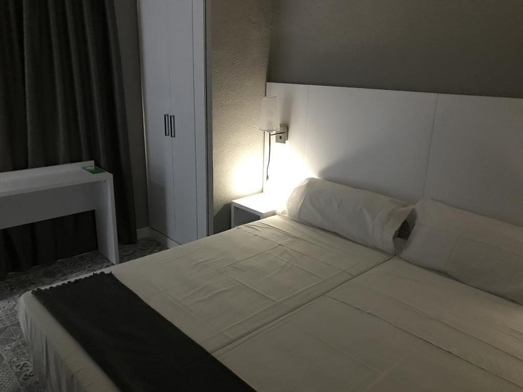 Hostal Boutique Bbb Auto Check In Бенідорм Екстер'єр фото