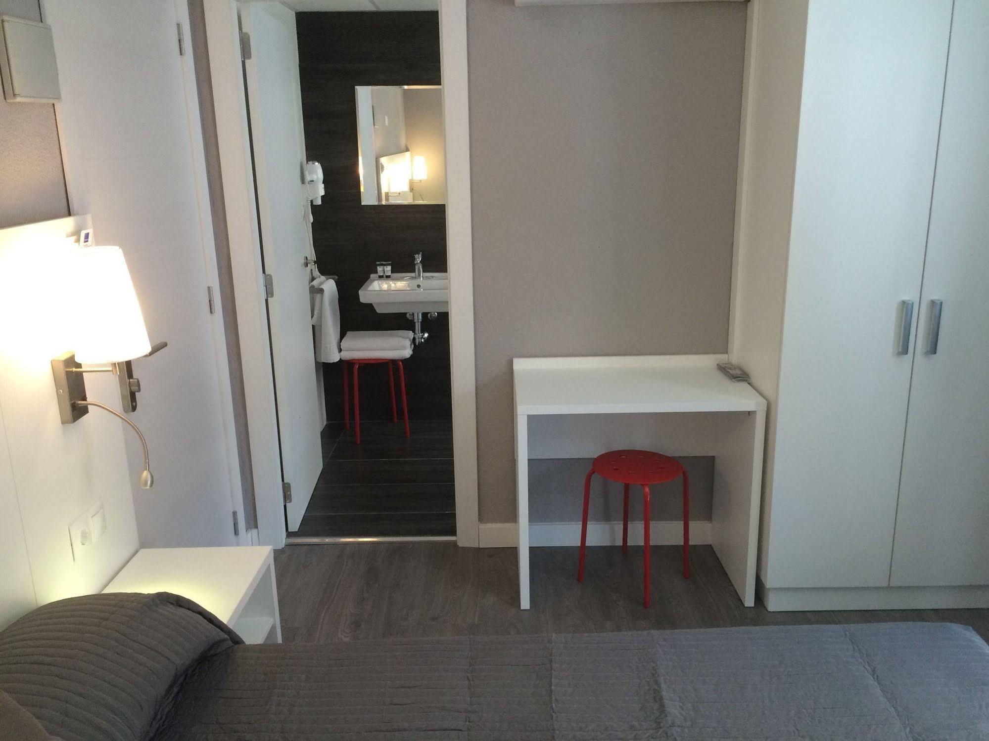 Hostal Boutique Bbb Auto Check In Бенідорм Екстер'єр фото