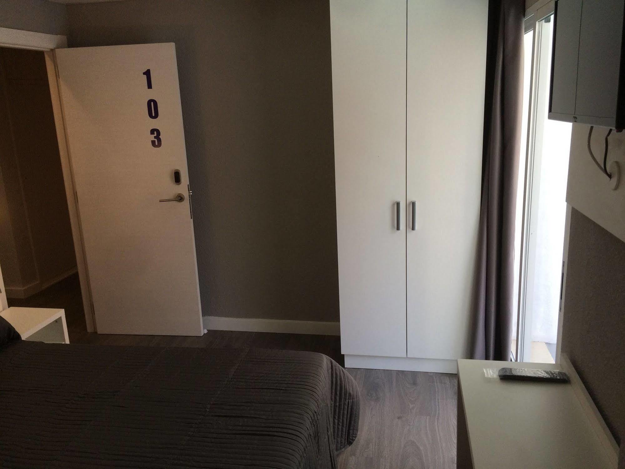 Hostal Boutique Bbb Auto Check In Бенідорм Екстер'єр фото