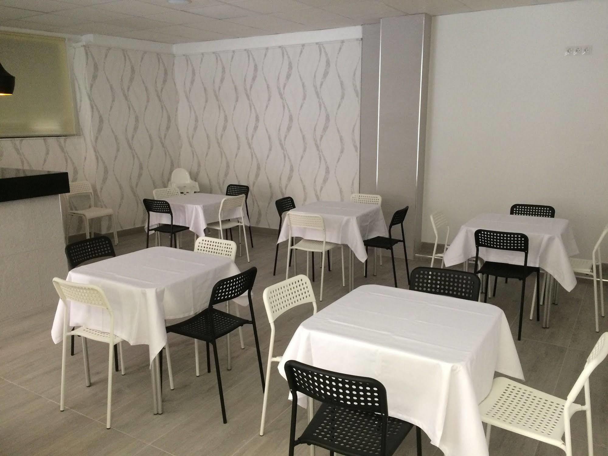 Hostal Boutique Bbb Auto Check In Бенідорм Екстер'єр фото