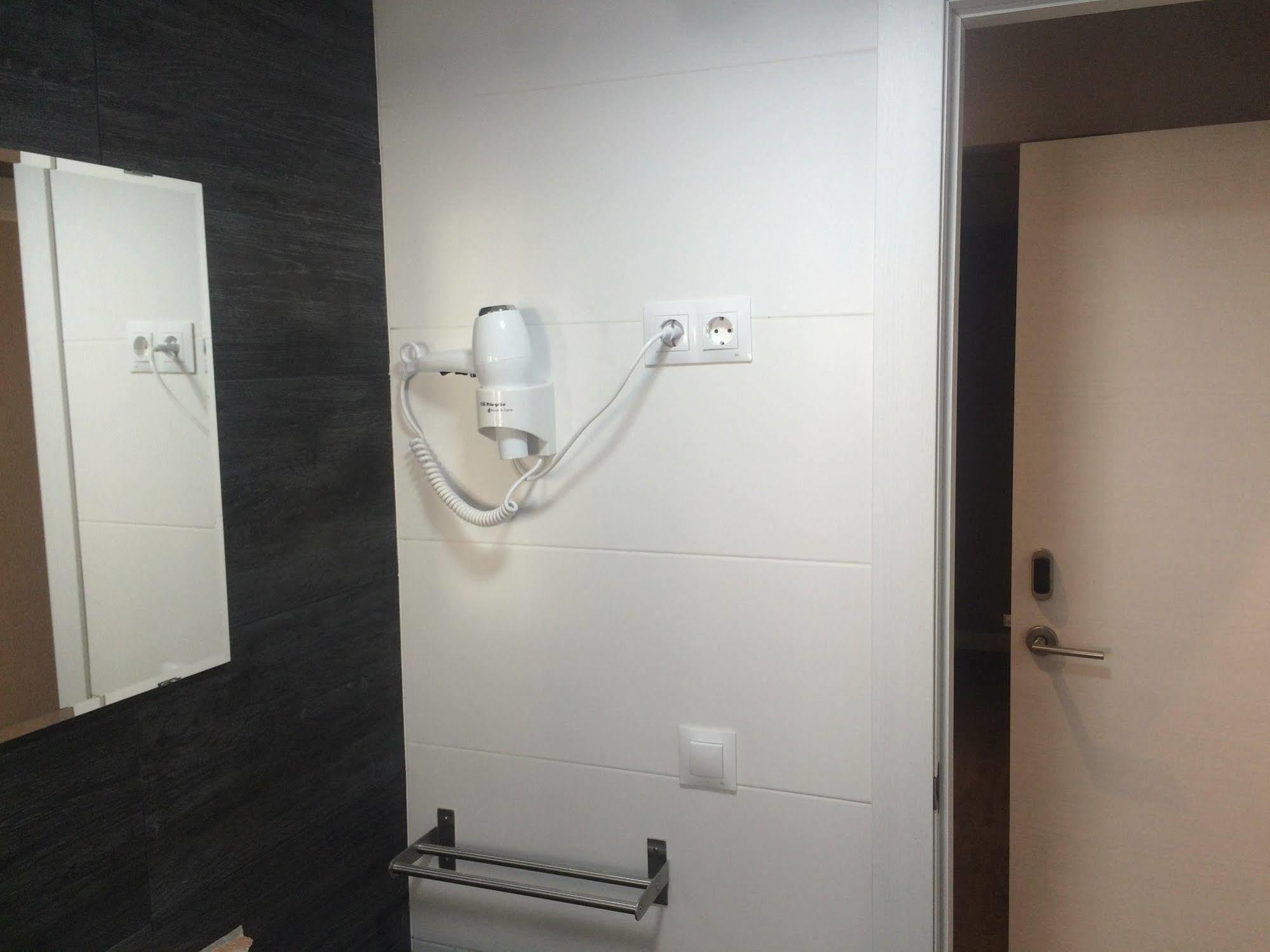 Hostal Boutique Bbb Auto Check In Бенідорм Екстер'єр фото
