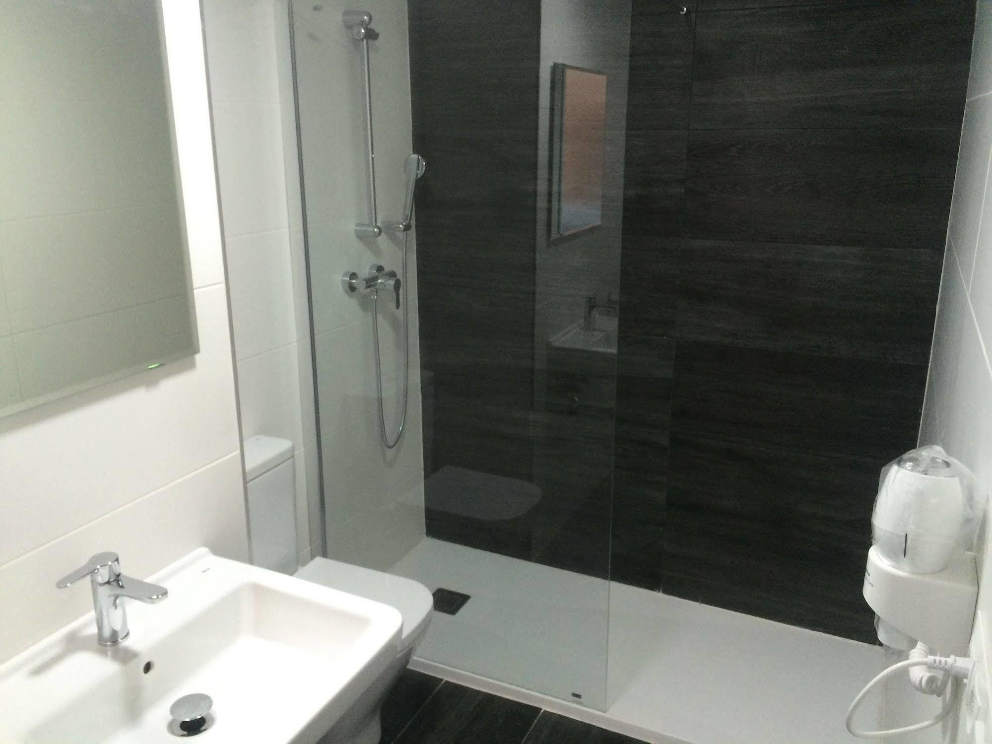 Hostal Boutique Bbb Auto Check In Бенідорм Екстер'єр фото